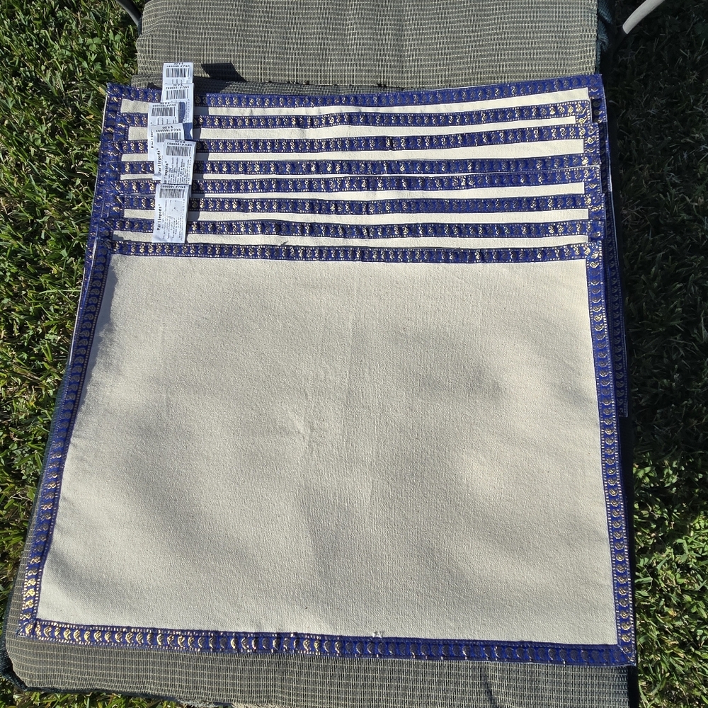 NEW Pier 1 Set of 8 Paisley Border Cotton placemats